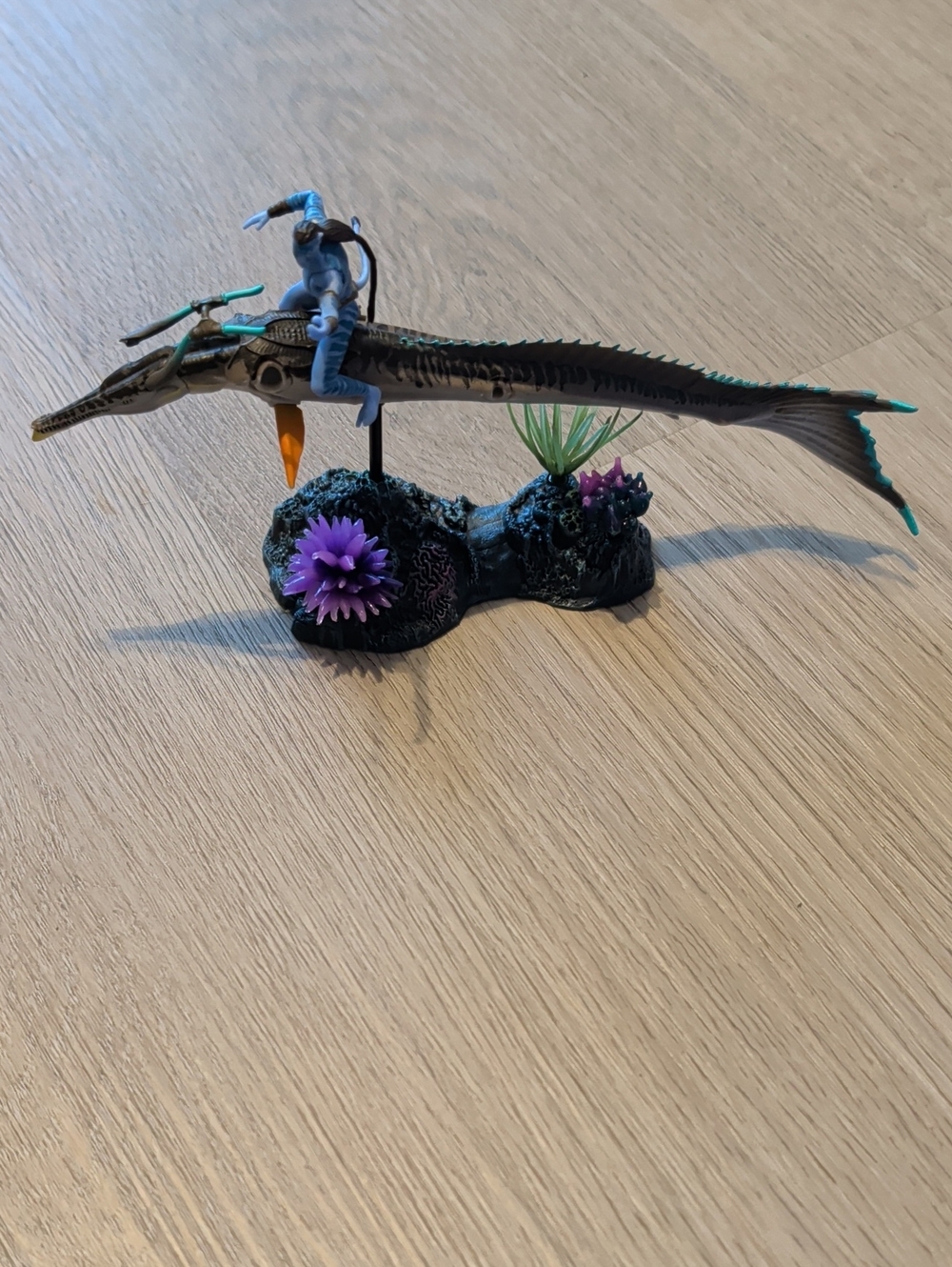 Avatar Longfish Aquarium Ornament with Purple Coral Accent